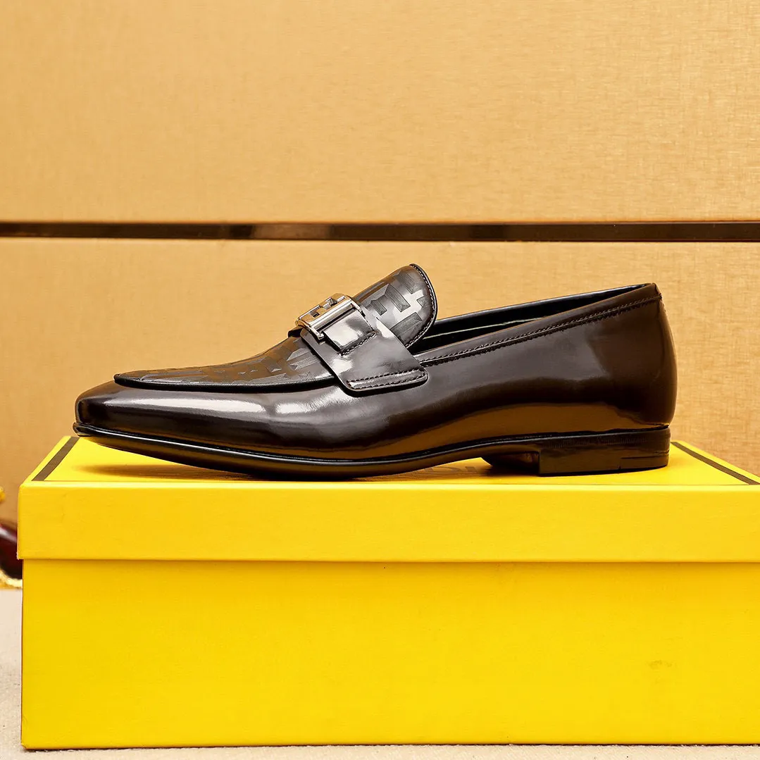 Men's shoes 💰442 💐 Product trademark: FENDI [Fendi] casual leather shoes Regular size: 38-44 (45🉑️customized) Product materials: Selected imported first-layer patent leather laser upper + luxury hardware buckle, imported cowhide leather lining. Strong three-dimensional visual effect, rubber outsole Color: 1⃣️color optional